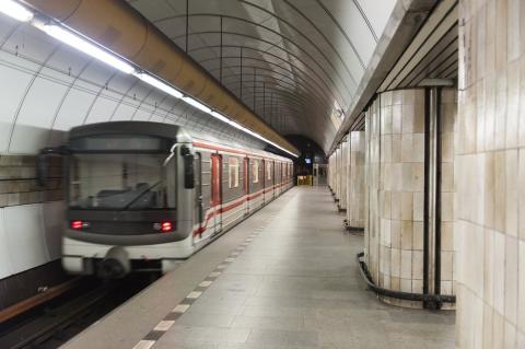 A train on a station platform